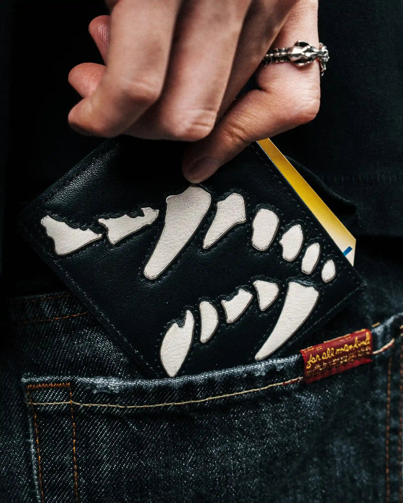 Black-Hounds-Cardholder-Back-Pocket